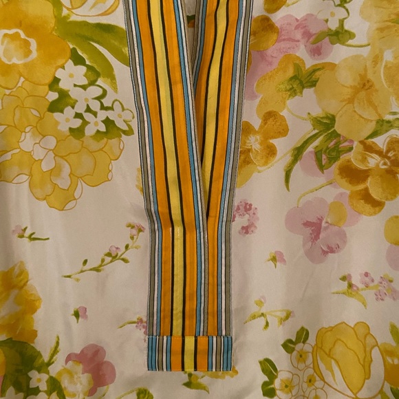 Tiny printed sleeveless top. - Picture 2 of 4